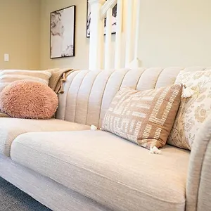 Exquisite Townhome With Spacious Loft And Gourmet Kitchen Holiday home